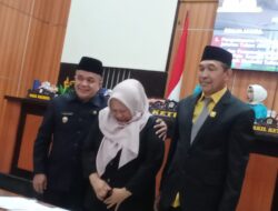 Saling Bercengkrama, Hadianto Dekap Reni
