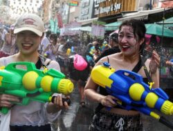Melahirkan di Jalan dan Campakkan Bayi, Wanita Thailand Memilih Rayakan Festival Songkran.